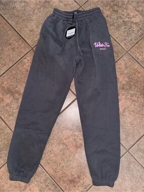 WHITE FOX season 7 sweatpants oversized NWT size XS monument gray pink